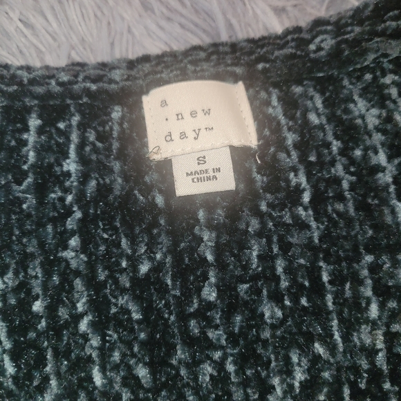 V Neck Hunter Green Cozy Sweater - Picture 3 of 6